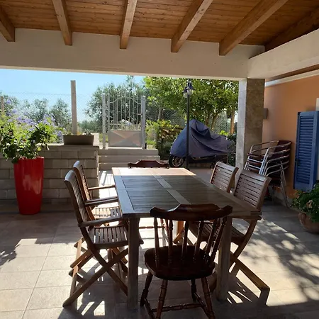 Casavitanuova, Poolhouse With A View Bed & Breakfast