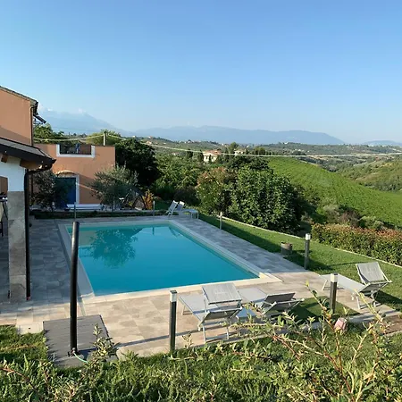 Casavitanuova, Poolhouse With A View Bed & Breakfast *
